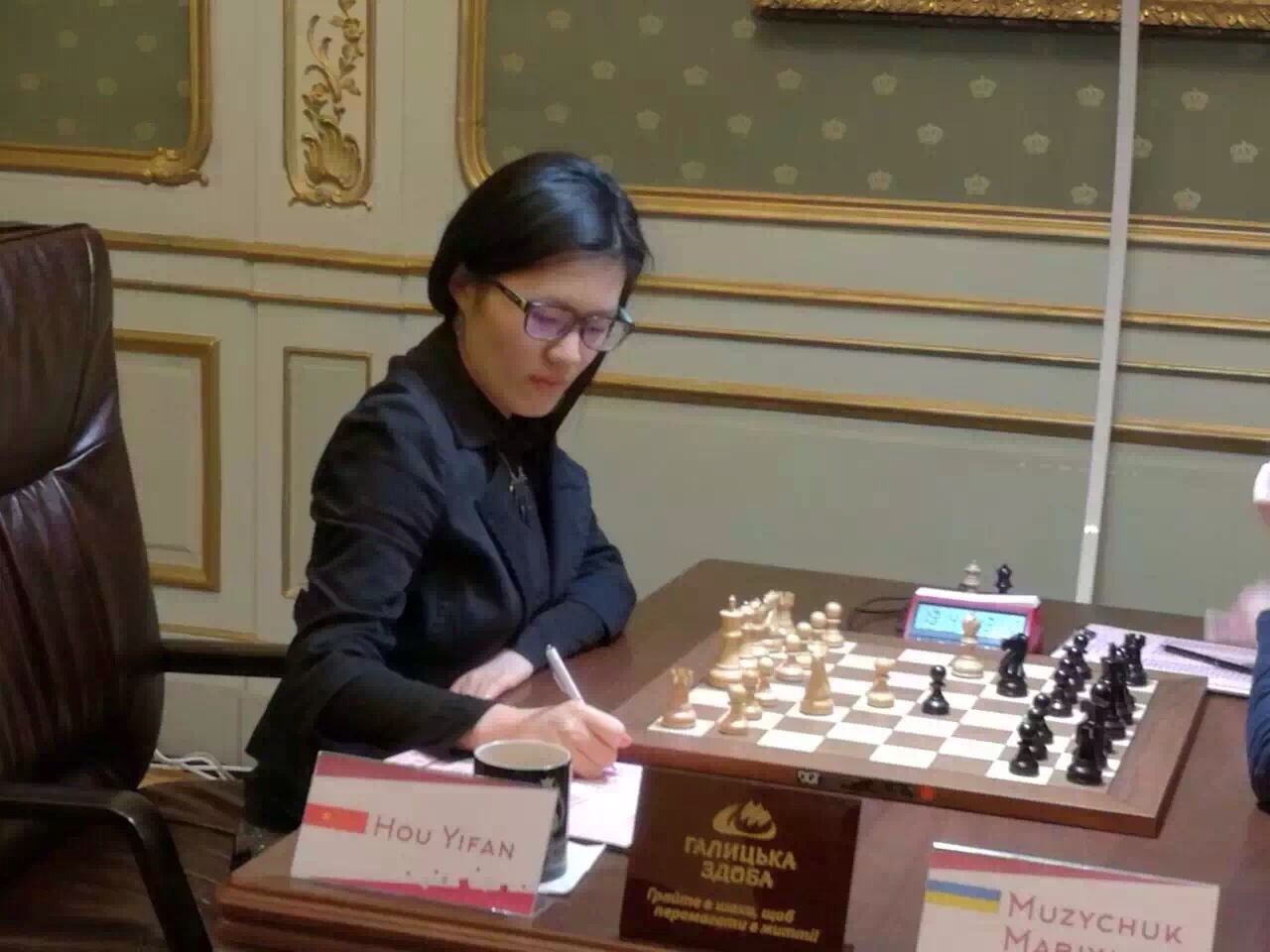 热烈祝贺侯逸凡重夺国际象棋女子世界冠军![玫瑰][强]